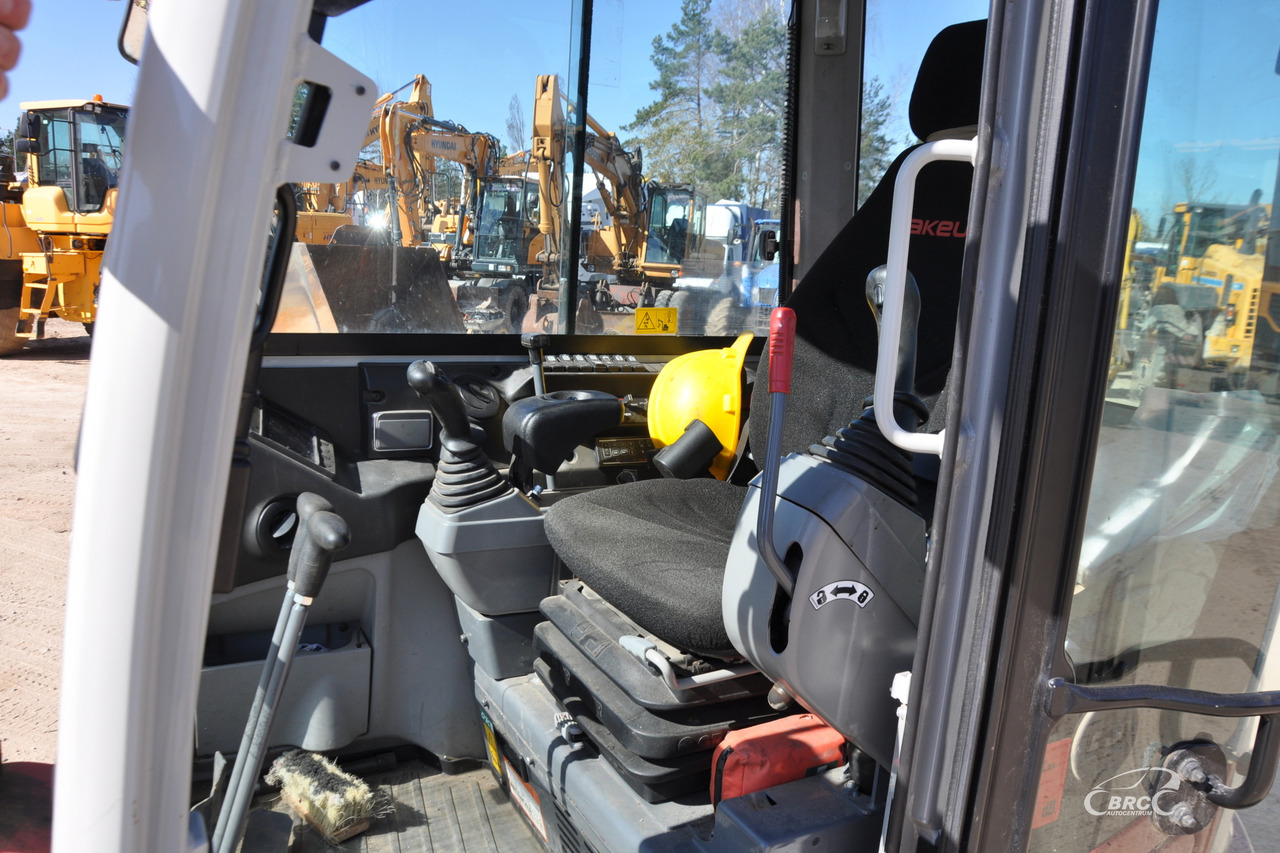 Гусеничный экскаватор Takeuchi TB260: фото 7