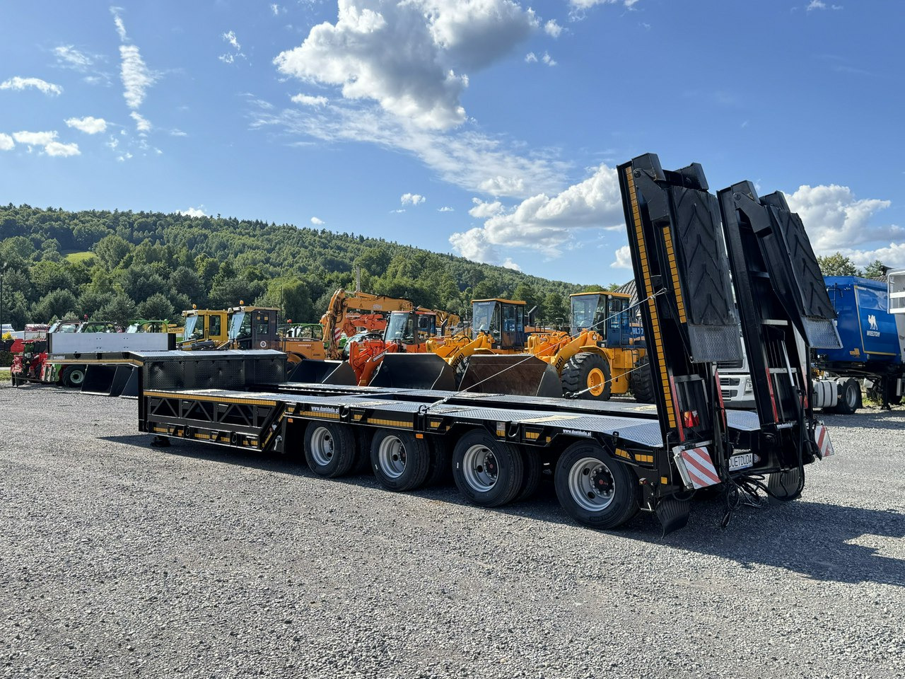 Bodex 4 osiowa NN4J Niskopodwoziówka Niskopodwozie Nowe Opony - Низкорамный полуприцеп: фото 4 Bodex 4 osiowa NN4J Niskopodwoziówka Niskopodwozie Nowe Opony - Низкорамный полуприцеп: фото 4