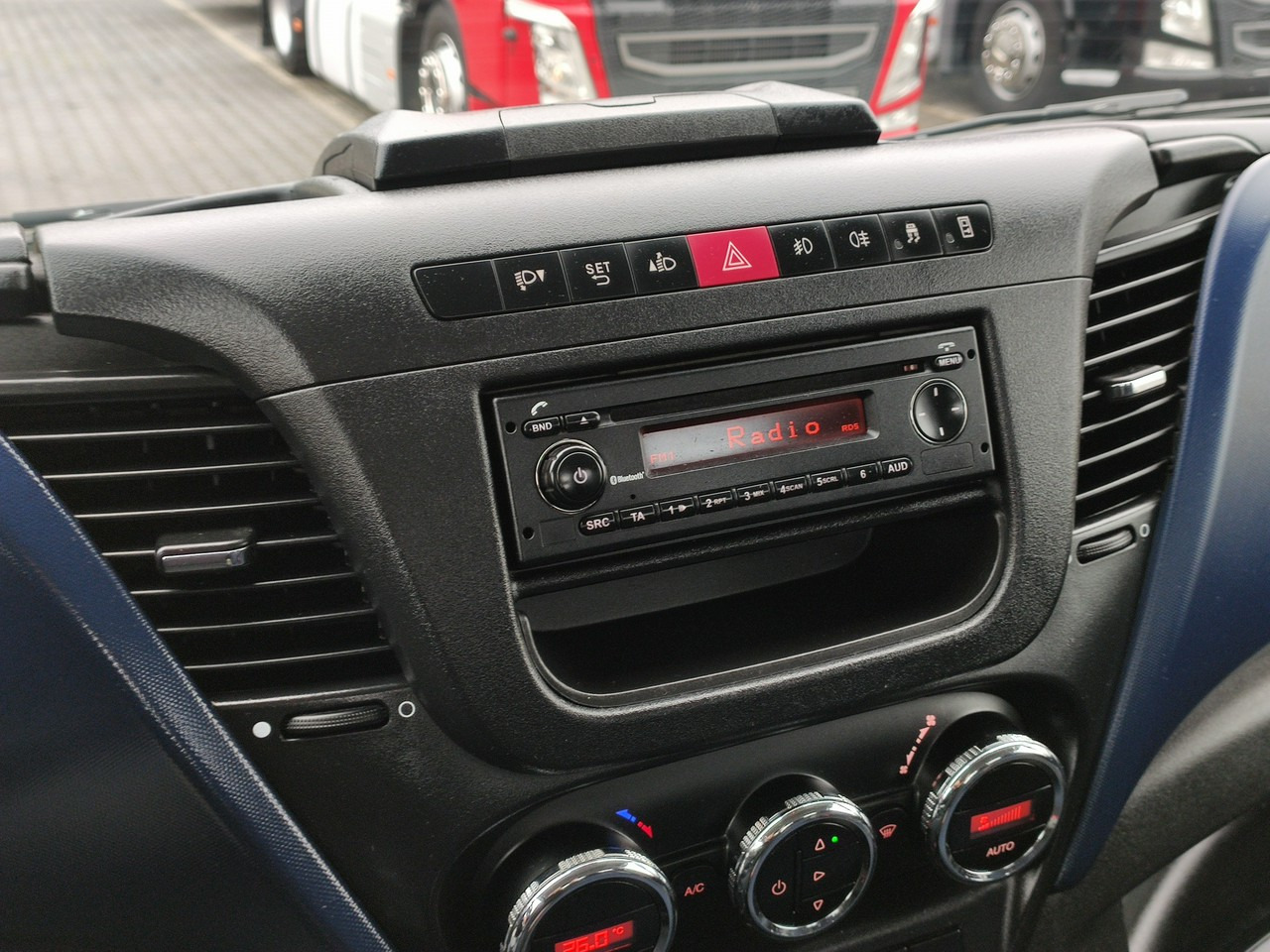 Малотоннажный самосвал Iveco Daily 35C14: фото 33