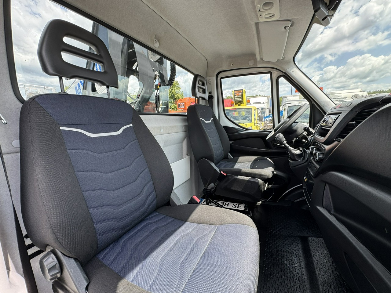 Грузовик с подъемником Iveco Daily 35S14: фото 32