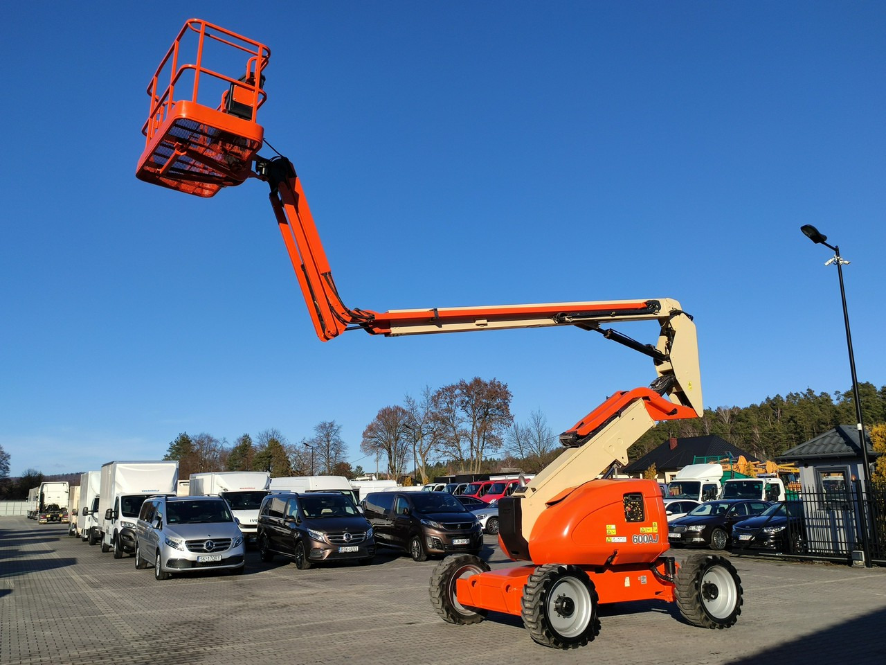JLG 600AJ 4x4 PODNOŚNIK PRZEGUBOWY - Коленчатый подъемник: фото 1 JLG 600AJ 4x4 PODNOŚNIK PRZEGUBOWY - Коленчатый подъемник: фото 1