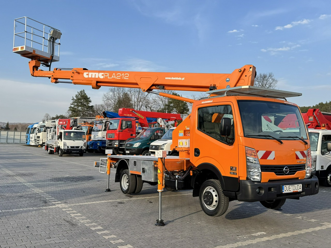 Nissan Cabstar - Грузовик с подъемником: фото 5 Nissan Cabstar - Грузовик с подъемником: фото 5