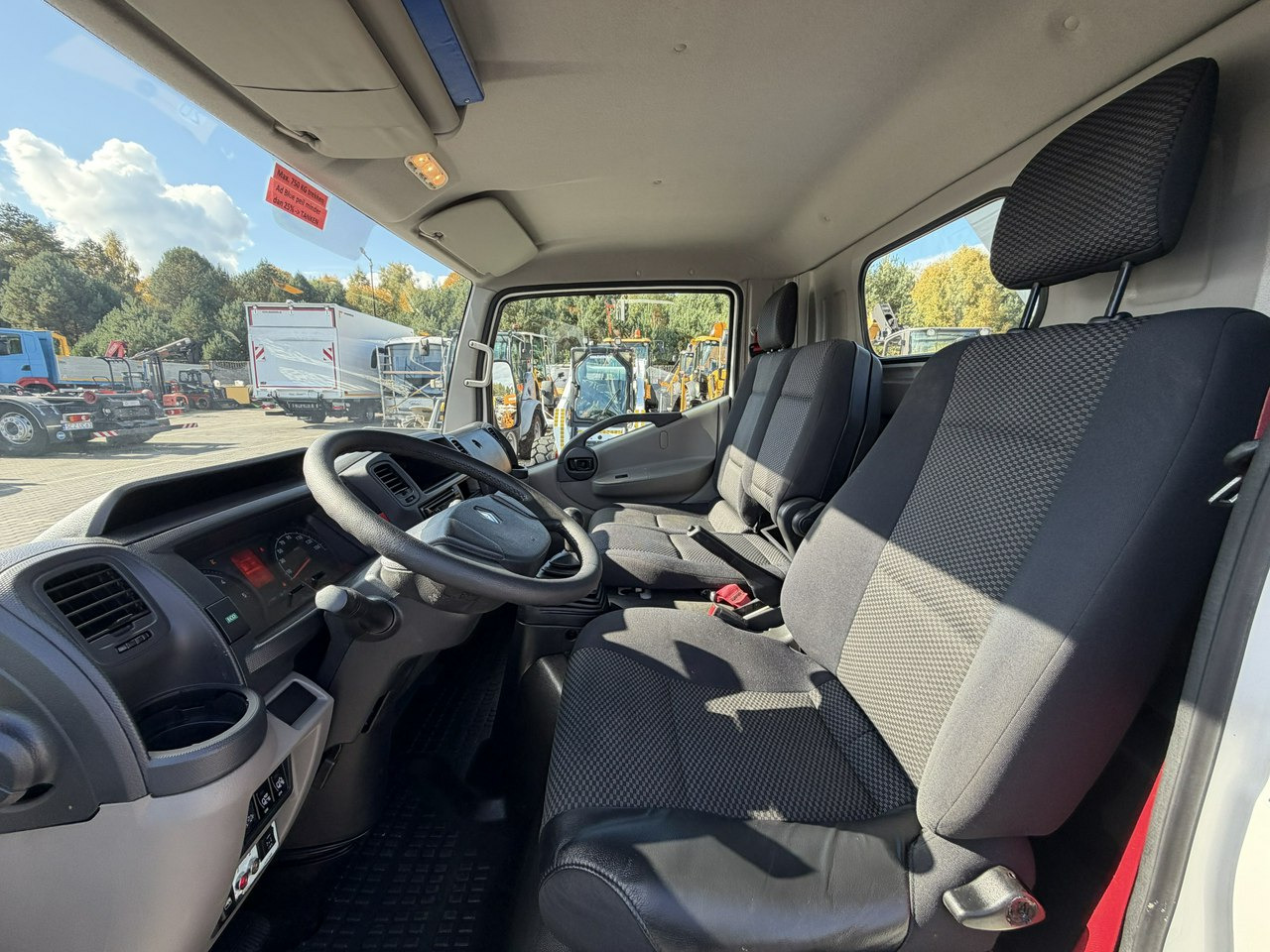 Грузовик с подъемником Renault Maxity: фото 24