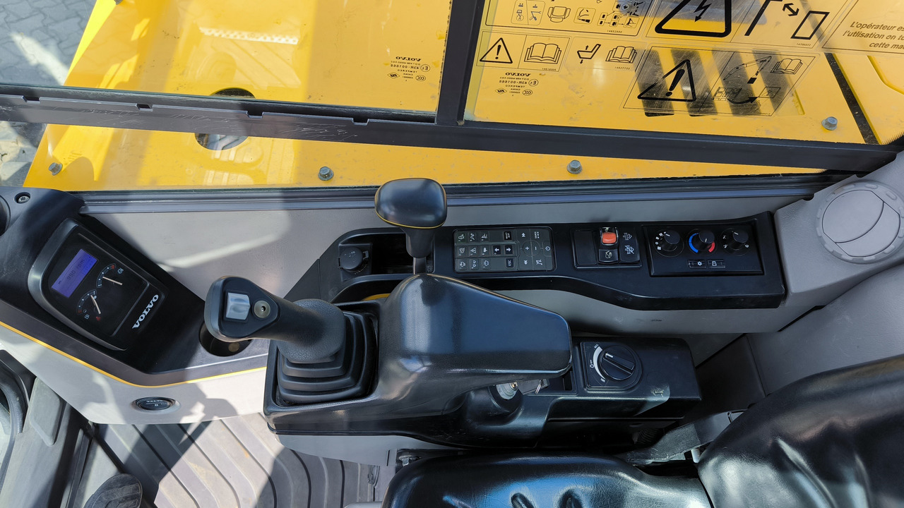 Гусеничный экскаватор VOLVO ECR 88 D: фото 18