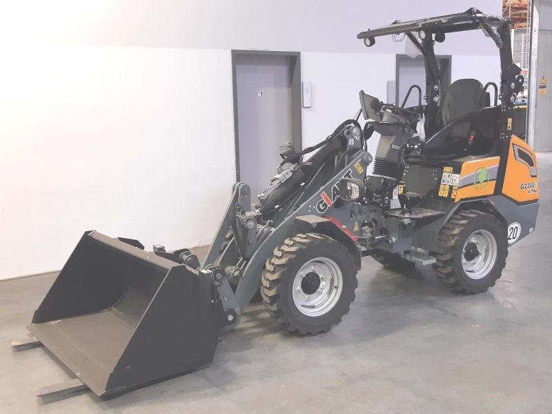 Giant G 2200 E X-Tra Elektro / electric - Мини-погрузчик с бортовым поворотом: фото 2 Giant G 2200 E X-Tra Elektro / electric - Мини-погрузчик с бортовым поворотом: фото 2