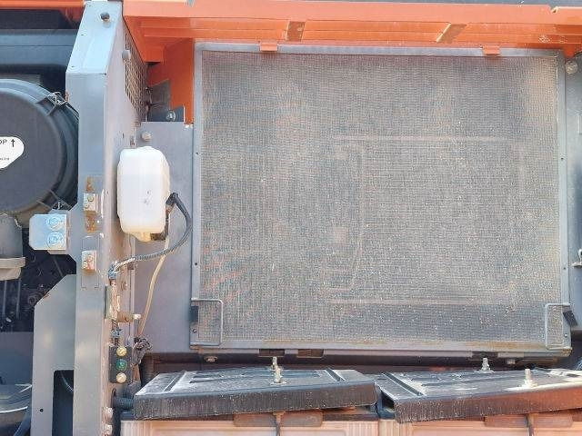 Гусеничный экскаватор Hitachi ZX 210 LC-6: фото 10