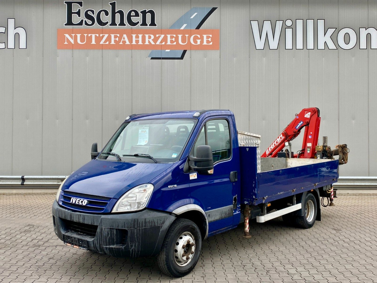 Iveco 65 C18 | Ferrari F541R A4 Kran*FUNK*3x Sitze*AHK Iveco 65 C18 | Ferrari F541R A4 Kran*FUNK*3x Sitze*AHK - Малотоннажный бортовой грузовик: фото 1 Iveco 65 C18 | Ferrari F541R A4 Kran*FUNK*3x Sitze*AHK Iveco 65 C18 | Ferrari F541R A4 Kran*FUNK*3x Sitze*AHK - Малотоннажный бортовой грузовик: фото 1