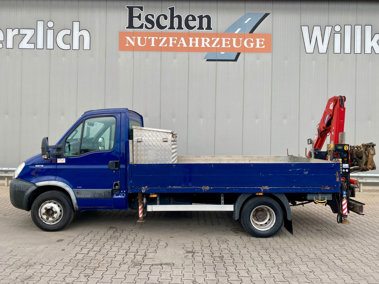 Iveco 65 C18 | Ferrari F541R A4 Kran*FUNK*3x Sitze*AHK Iveco 65 C18 | Ferrari F541R A4 Kran*FUNK*3x Sitze*AHK - Малотоннажный бортовой грузовик: фото 3 Iveco 65 C18 | Ferrari F541R A4 Kran*FUNK*3x Sitze*AHK Iveco 65 C18 | Ferrari F541R A4 Kran*FUNK*3x Sitze*AHK - Малотоннажный бортовой грузовик: фото 3