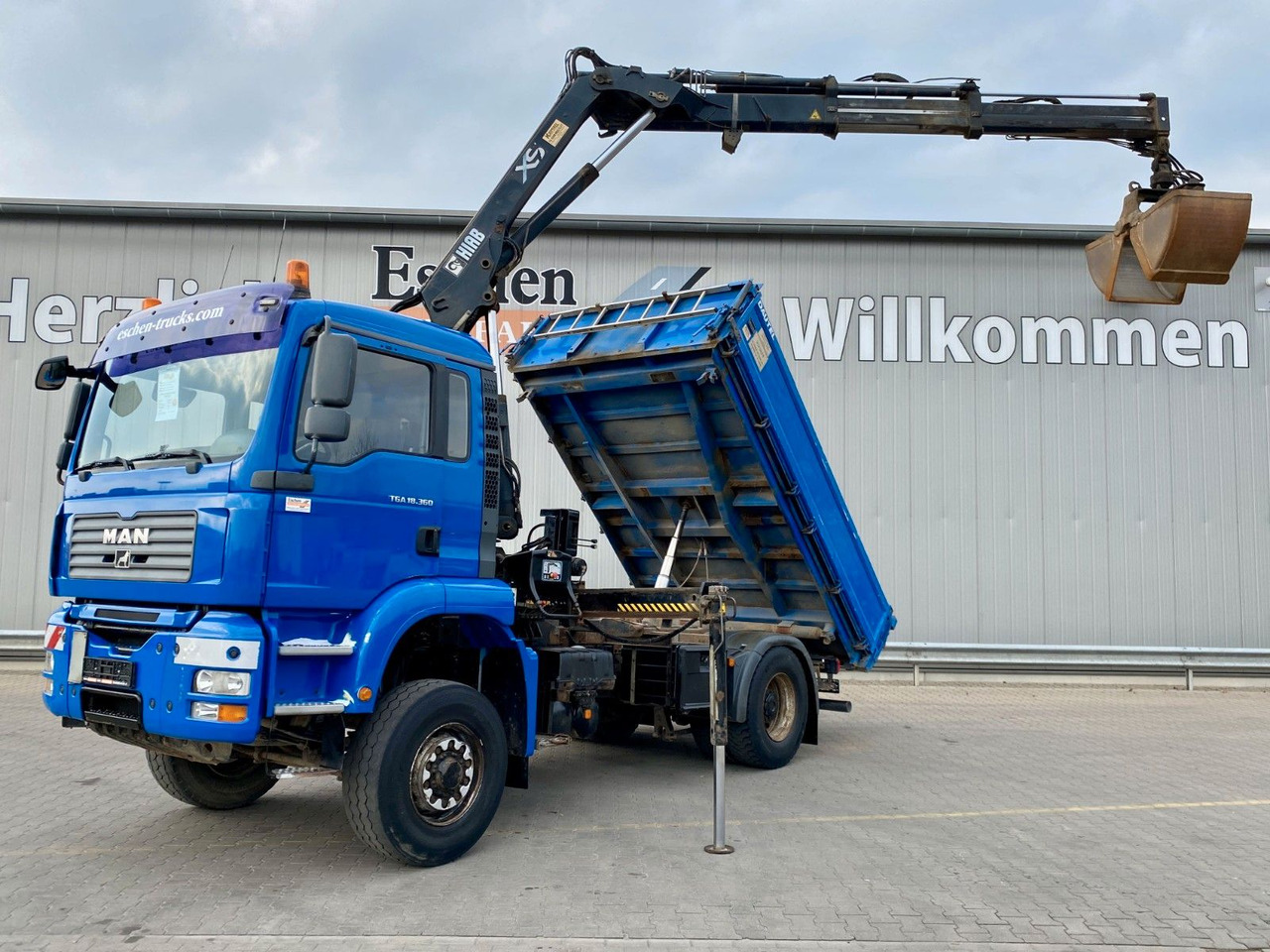 MAN TGA 18.360 4x4H BL*HIAB 122 BS-2*Dautel 3-Seiten - Самосвал, Автоманипулятор: фото 2 MAN TGA 18.360 4x4H BL*HIAB 122 BS-2*Dautel 3-Seiten - Самосвал, Автоманипулятор: фото 2