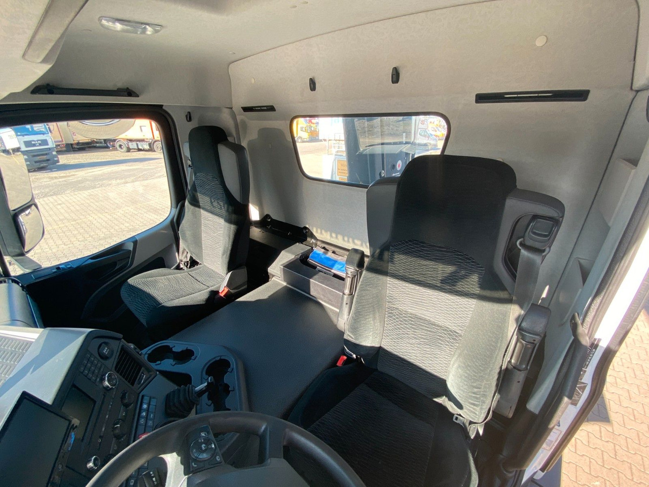 Грузовик бортовой/ Платформа, Автоманипулятор Mercedes-Benz Antos 2533 6x2 | X-HIDUO 188/ES-3*AHK*5+6.Kreis: фото 15