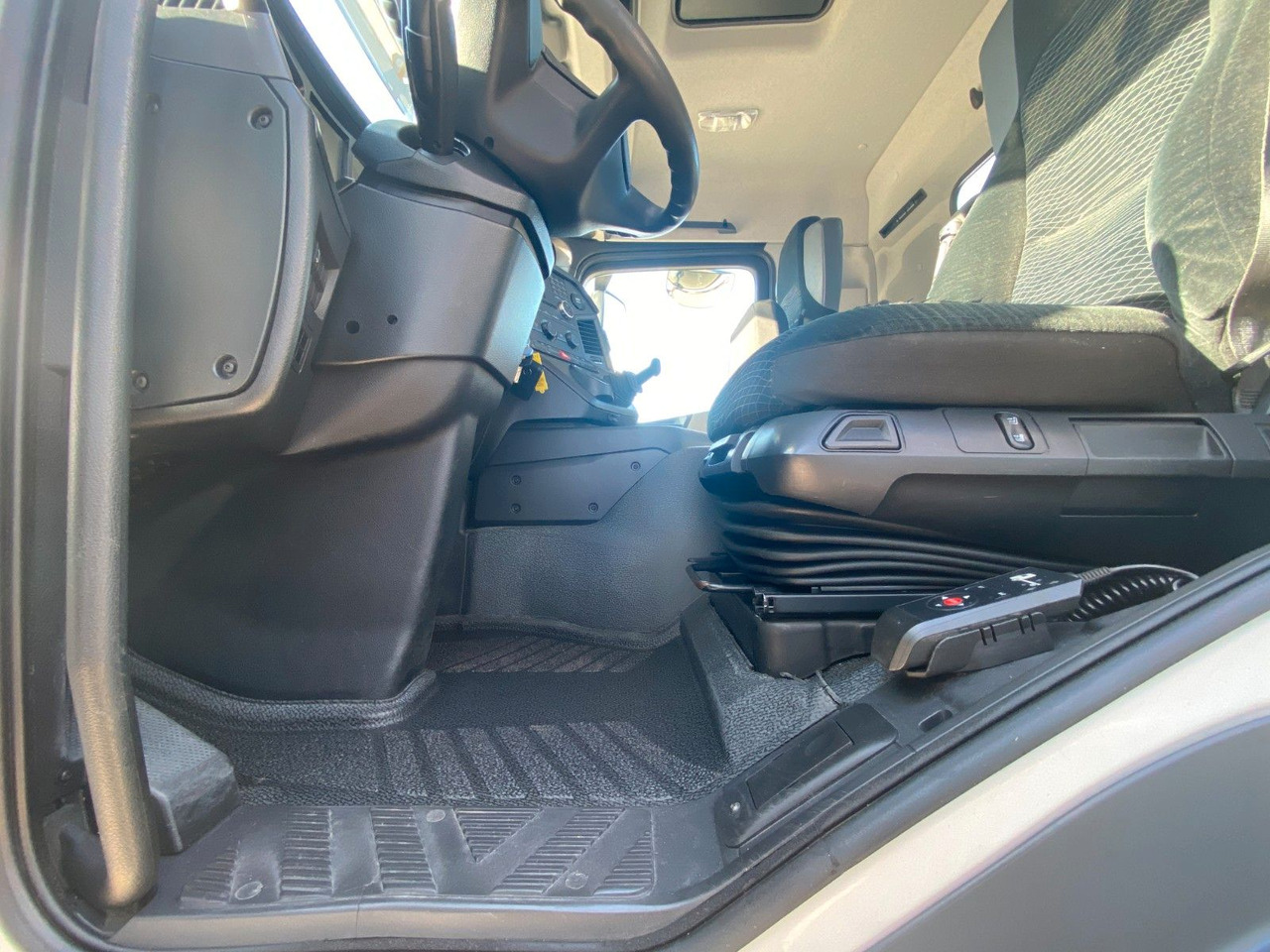 Грузовик бортовой/ Платформа, Автоманипулятор Mercedes-Benz Antos 2533 6x2 | X-HIDUO 188/ES-3*AHK*5+6.Kreis: фото 14
