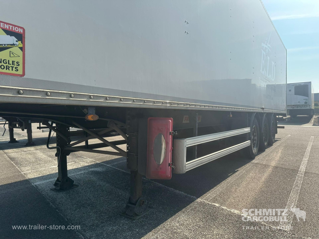 FRUEHAUF Dryfreight Standard Roller shutter door - Полуприцеп-фургон: фото 2 FRUEHAUF Dryfreight Standard Roller shutter door - Полуприцеп-фургон: фото 2