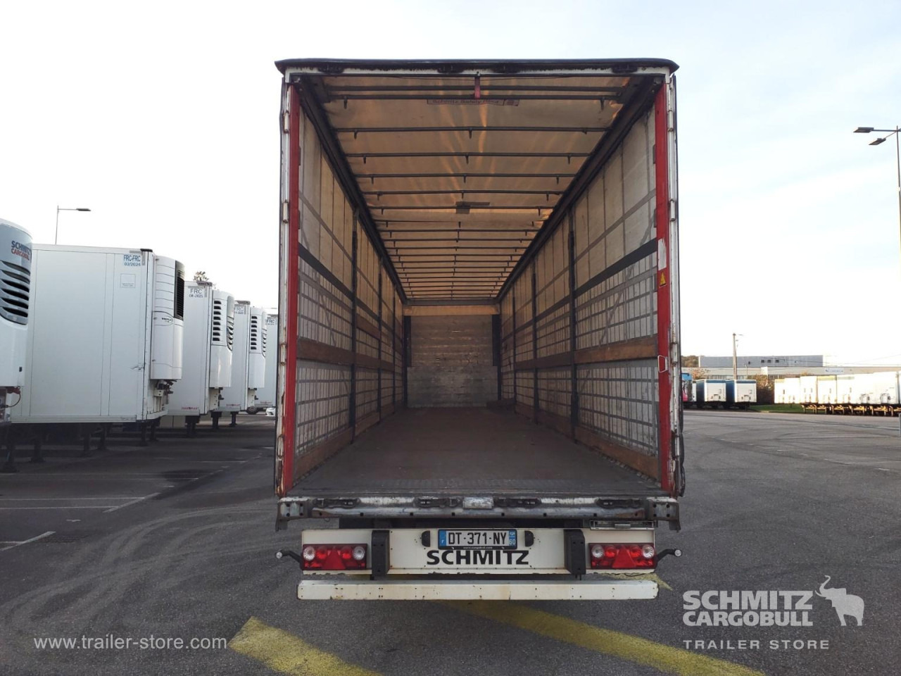SCHMITZ Curtainsider Standard - Тентованный полуприцеп: фото 3 SCHMITZ Curtainsider Standard - Тентованный полуприцеп: фото 3