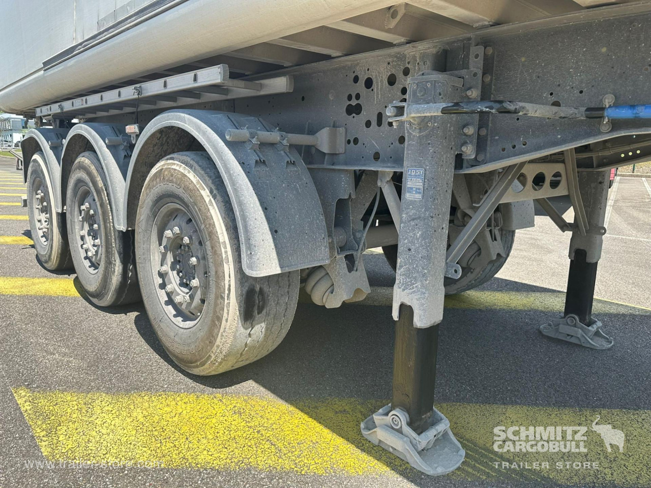 SCHMITZ Tipper Alu-square sided body 27m³ - Самосвальный полуприцеп: фото 2 SCHMITZ Tipper Alu-square sided body 27m³ - Самосвальный полуприцеп: фото 2