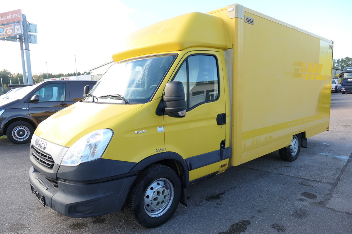Фургон с закрытым кузовом IVECO Daily 35 S11 C30C AUTOMATIK KAMERA Regale LUFT D: фото 1
