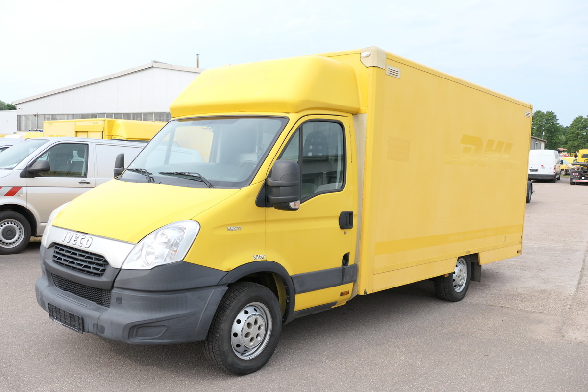Фургон с закрытым кузовом IVECO Daily 35 S11 C30C AUTOMATIK KAMERA Regale LUFT D: фото 1