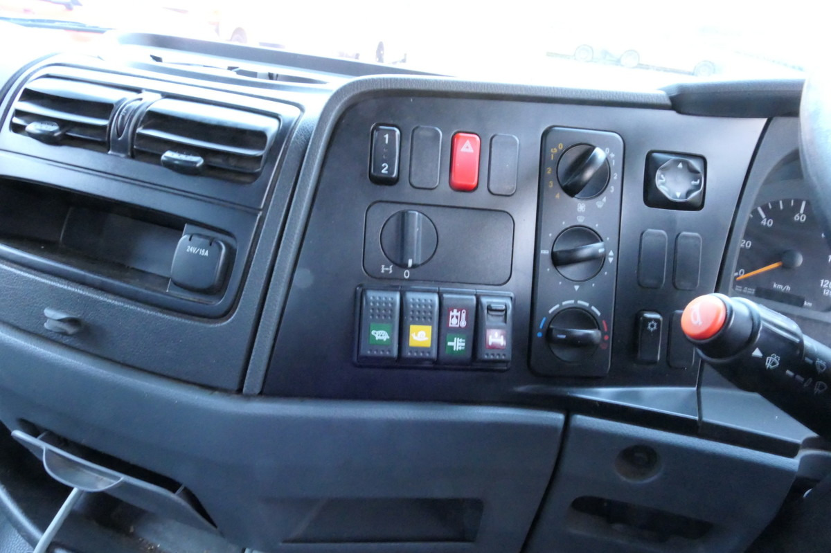 Подметально-уборочная машина MERCEDES-BENZ Atego 1018 Rechtslenker Schmidt SK 500 R Rückfah: фото 11