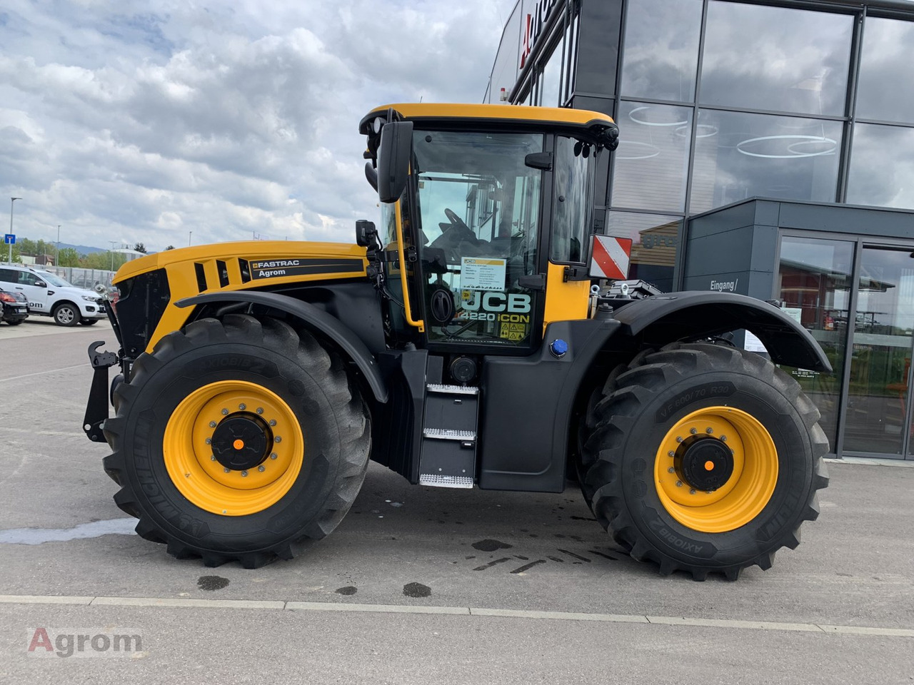 JCB Fastrac 4220 iCON - Трактор: фото 2 JCB Fastrac 4220 iCON - Трактор: фото 2
