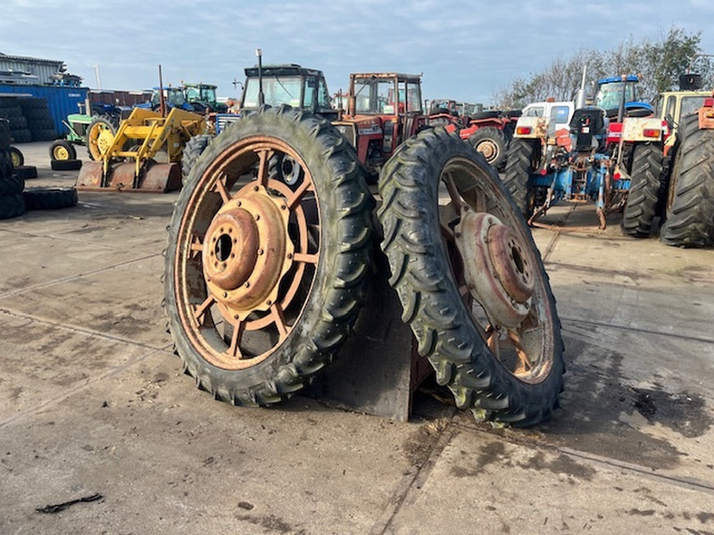 Kleber 9.5 R38 - Шина: фото 1 Kleber 9.5 R38 - Шина: фото 1