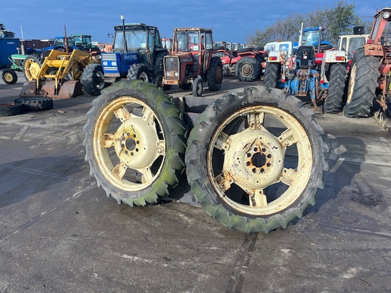 Michelin 9.5 R36 - Шина: фото 1 Michelin 9.5 R36 - Шина: фото 1