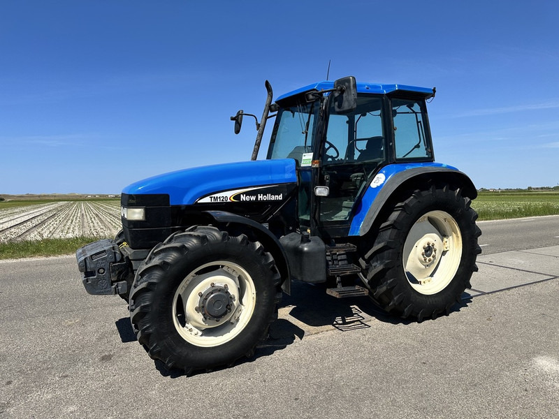 New Holland 8260 - Трактор: фото 1 New Holland 8260 - Трактор: фото 1