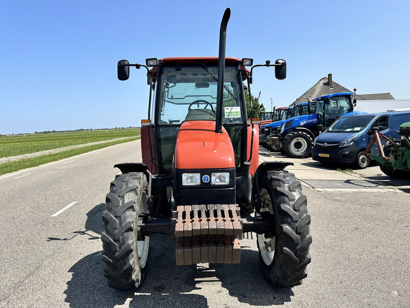 New Holland L 75 - Трактор: фото 4 New Holland L 75 - Трактор: фото 4