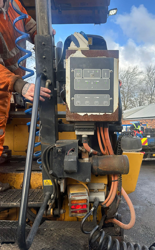 Caterpillar AP300D - Асфальтоукладчик: фото 4 Caterpillar AP300D - Асфальтоукладчик: фото 4