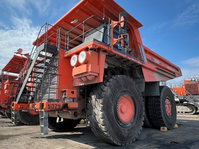 Hitachi EH3500ACII - Внедорожный самосвал: фото 2 Hitachi EH3500ACII - Внедорожный самосвал: фото 2