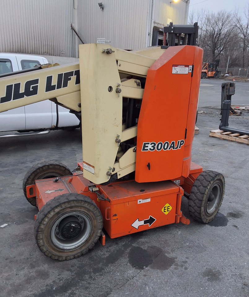 JLG E300AJP - Телескопический фронтальный погрузчик: фото 2 JLG E300AJP - Телескопический фронтальный погрузчик: фото 2