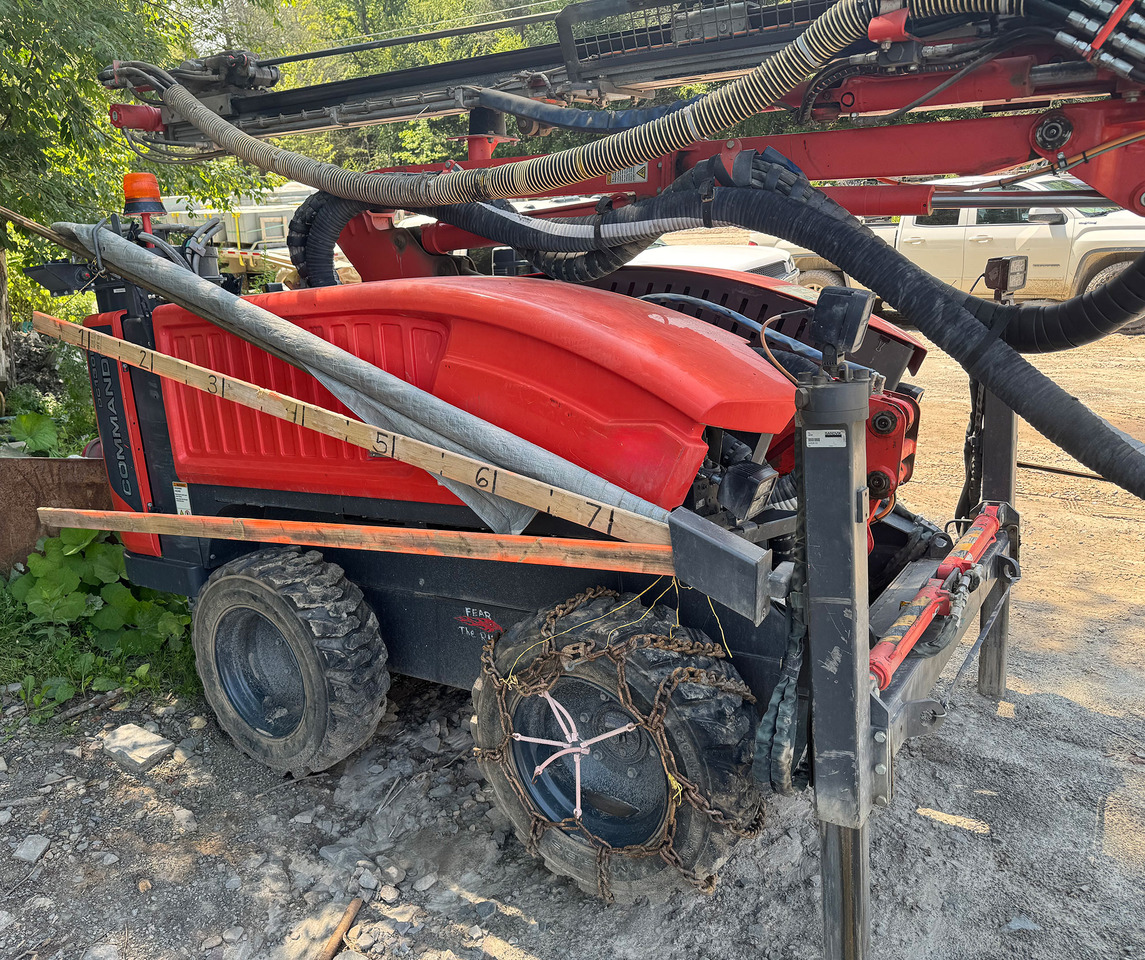 Sandvik Commando DC130Ri - Буровая машина: фото 1 Sandvik Commando DC130Ri - Буровая машина: фото 1