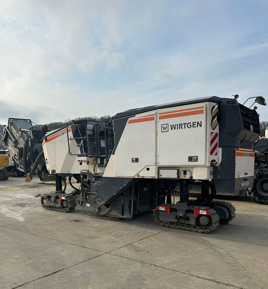 Wirtgen W 210 FI - Асфальтоукладчик: фото 1 Wirtgen W 210 FI - Асфальтоукладчик: фото 1
