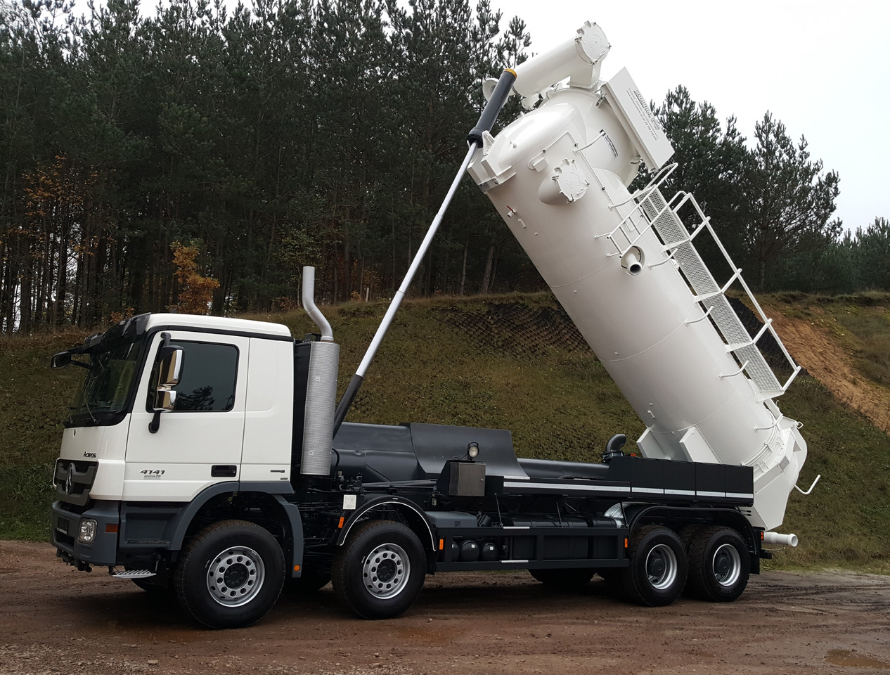 Mercedes NAAKTGEBOREN Vacu Press 8000 - Ассенизатор: фото 2 Mercedes NAAKTGEBOREN Vacu Press 8000 - Ассенизатор: фото 2