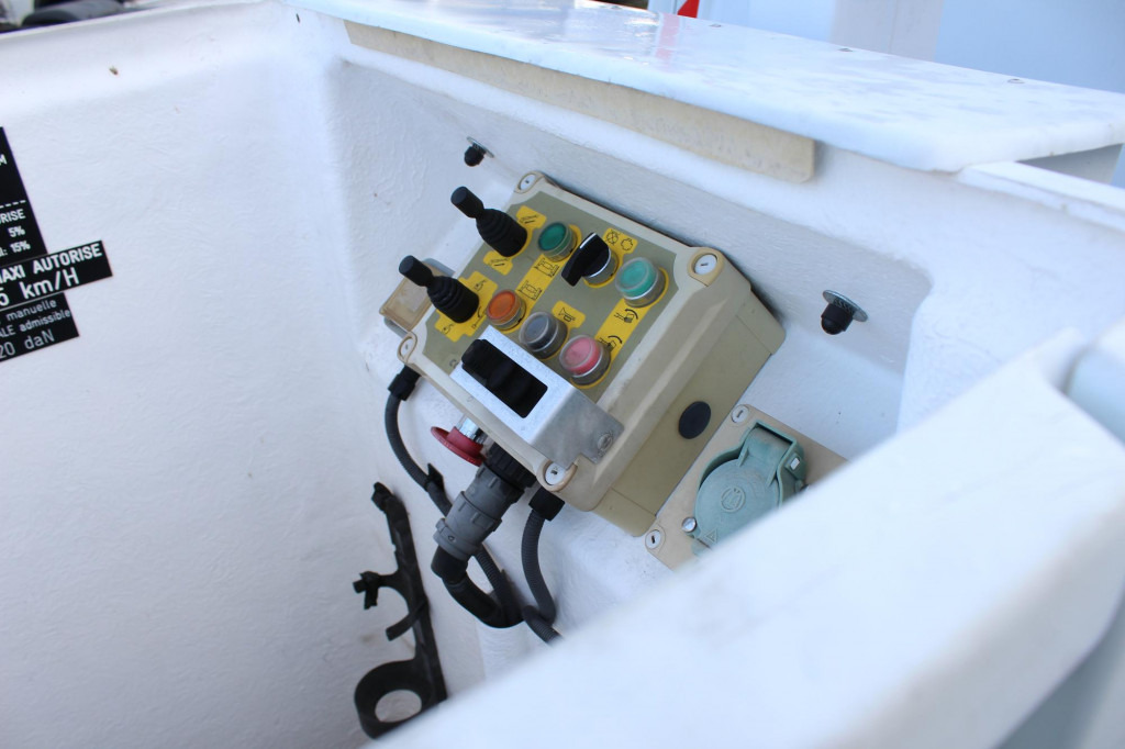 Renault Master Comilev 100TF1 10m Klima nur 167h HU-UVV - Грузовик с подъемником: фото 3 Renault Master Comilev 100TF1 10m Klima nur 167h HU-UVV - Грузовик с подъемником: фото 3