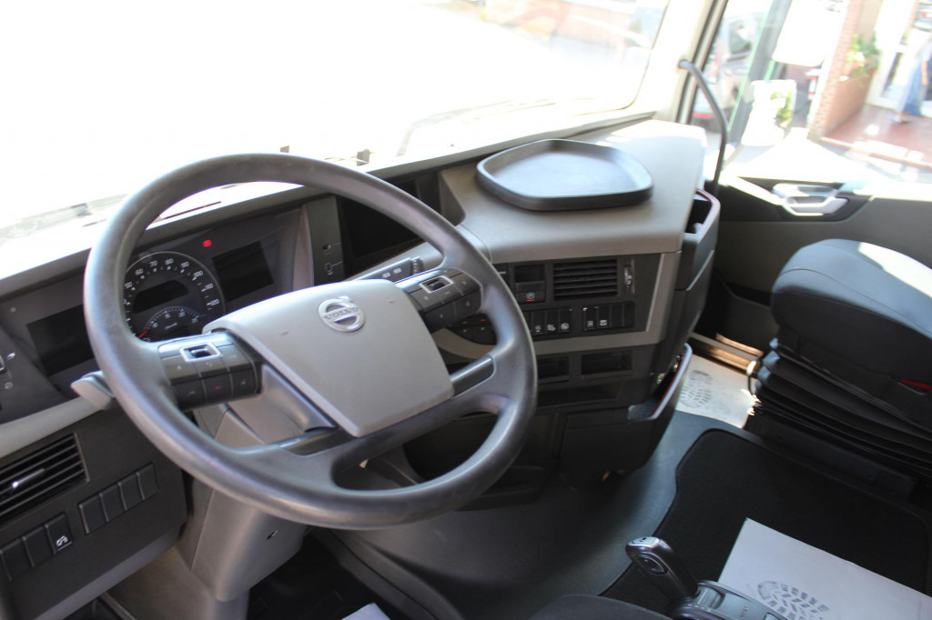 Volvo FH 460 E6 Globetrotter 2 Tanks i-Park Cool - Тягач: фото 4 Volvo FH 460 E6 Globetrotter 2 Tanks i-Park Cool - Тягач: фото 4
