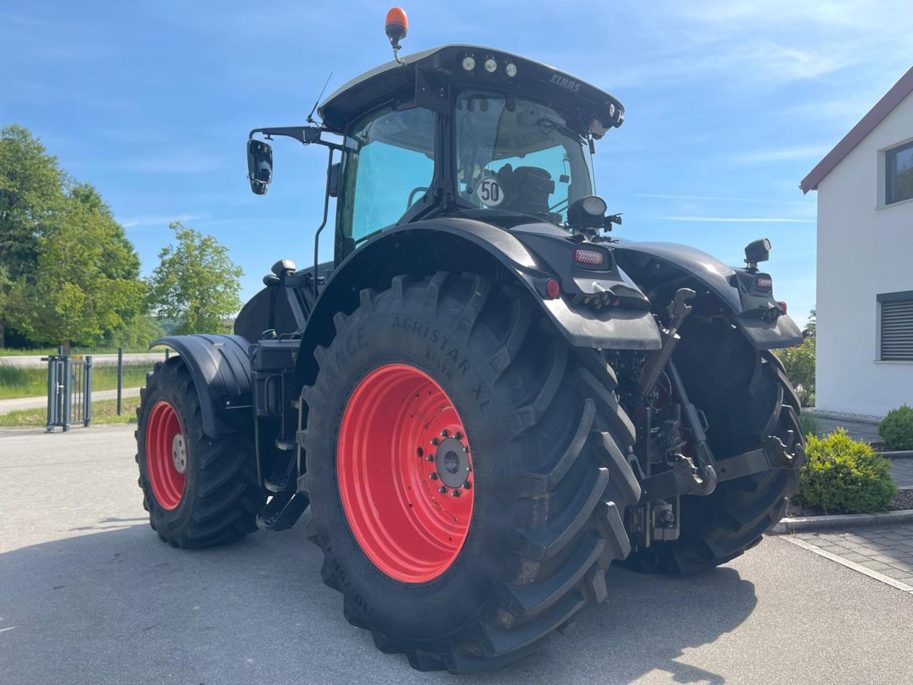 CLAAS Axion 920 CMATIC mit FZW, Black, Schwarz - Трактор: фото 3 CLAAS Axion 920 CMATIC mit FZW, Black, Schwarz - Трактор: фото 3