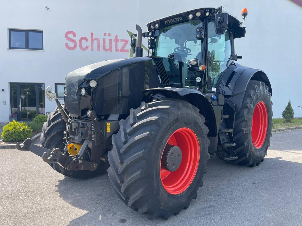 CLAAS Axion 920 CMATIC mit FZW, Black, Schwarz - Трактор: фото 1 CLAAS Axion 920 CMATIC mit FZW, Black, Schwarz - Трактор: фото 1