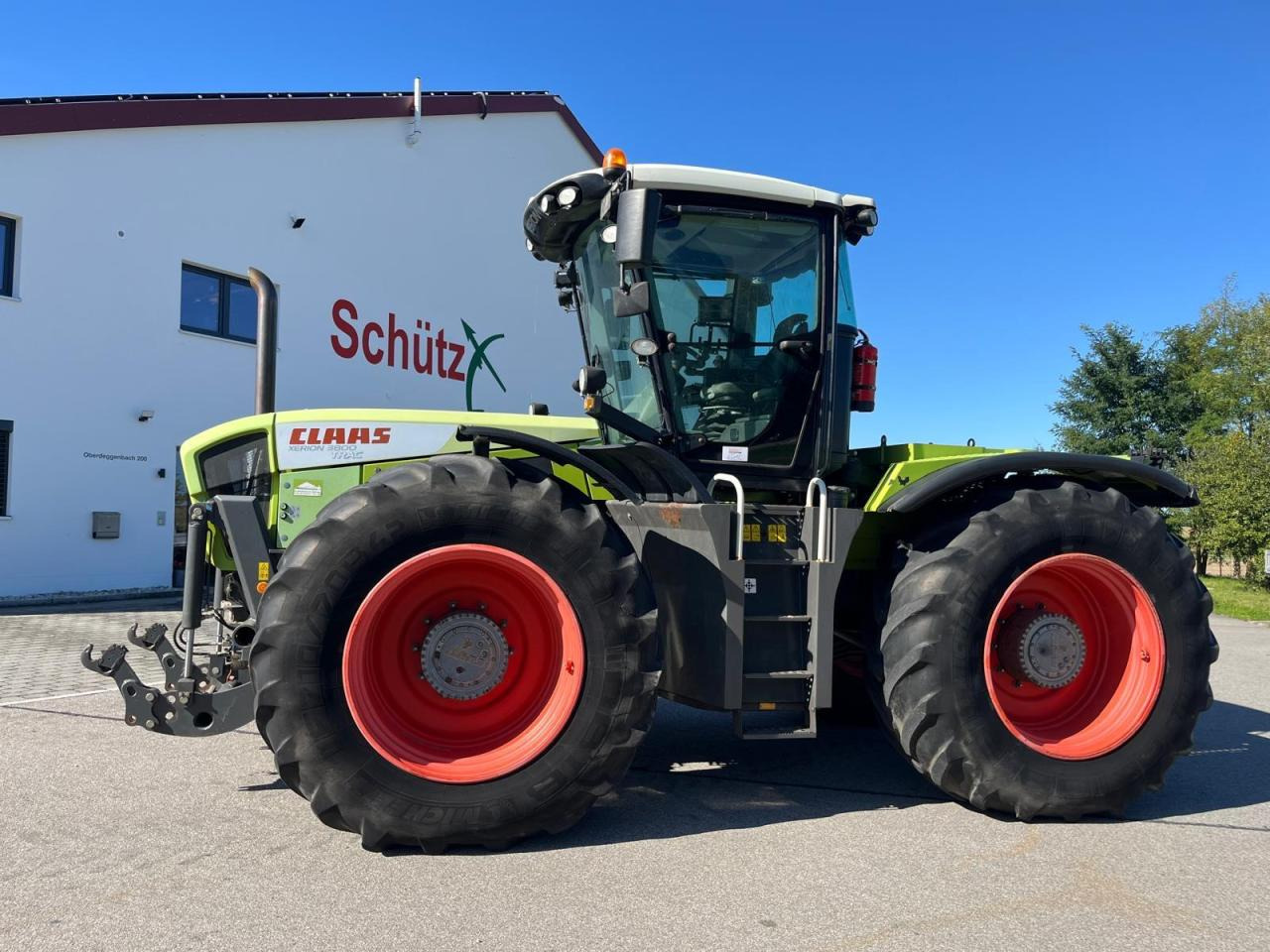 CLAAS Xerion 3800 Trac PTO mit GPS S3 mit Frontkraftheber und Heckzapfwelle, kommt vom Erstbesitzer, gepfl - Трактор: фото 1 CLAAS Xerion 3800 Trac PTO mit GPS S3 mit Frontkraftheber und Heckzapfwelle, kommt vom Erstbesitzer, gepfl - Трактор: фото 1