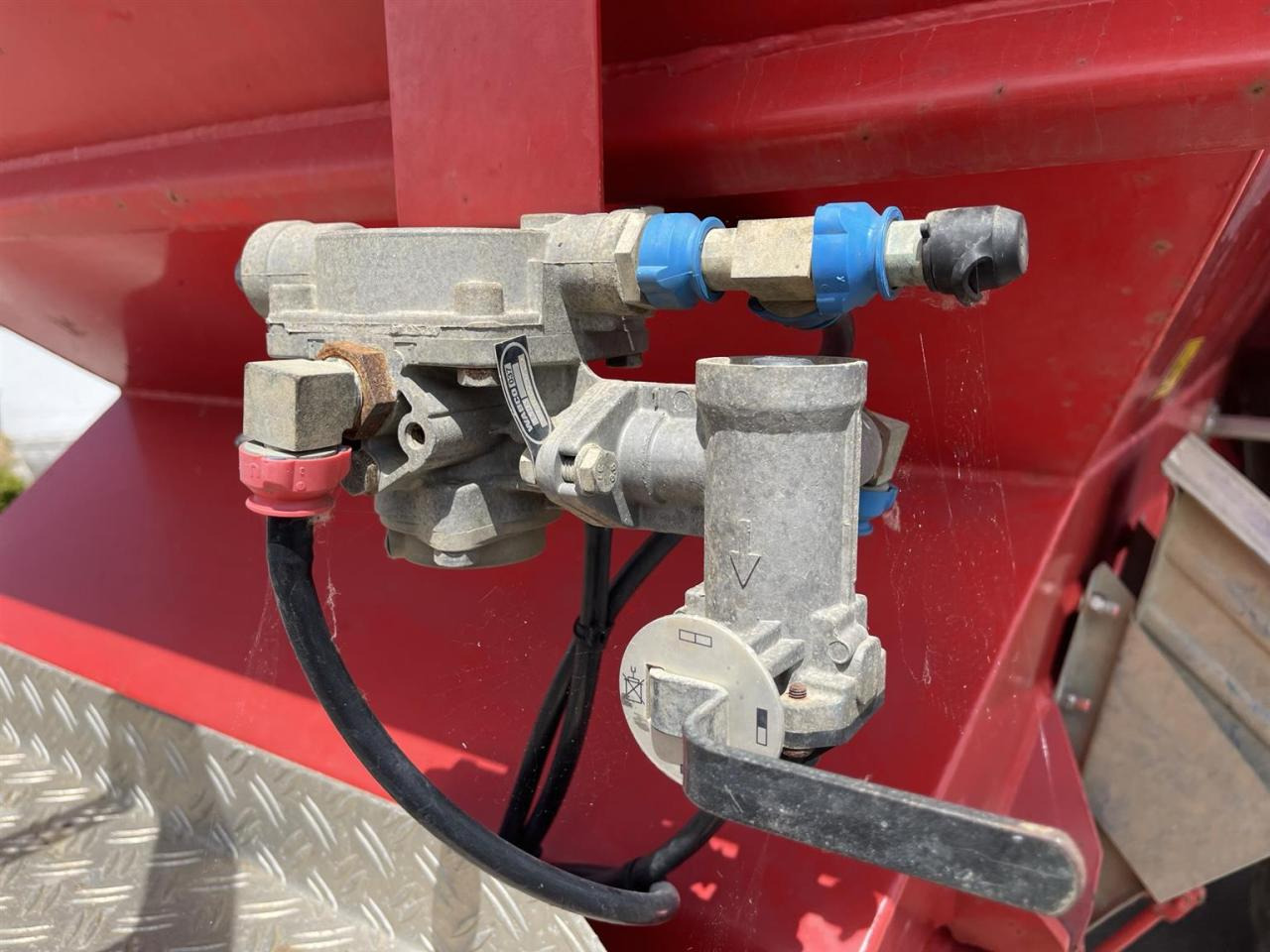 Разбрасыватель удобрений Rauch TWS 5000 Düngerwagen mit Deichsel-Lenkung mit Düngestreuer Axera H-EMC: фото 10 Разбрасыватель удобрений Rauch TWS 5000 Düngerwagen mit Deichsel-Lenkung mit Düngestreuer Axera H-EMC: фото 10