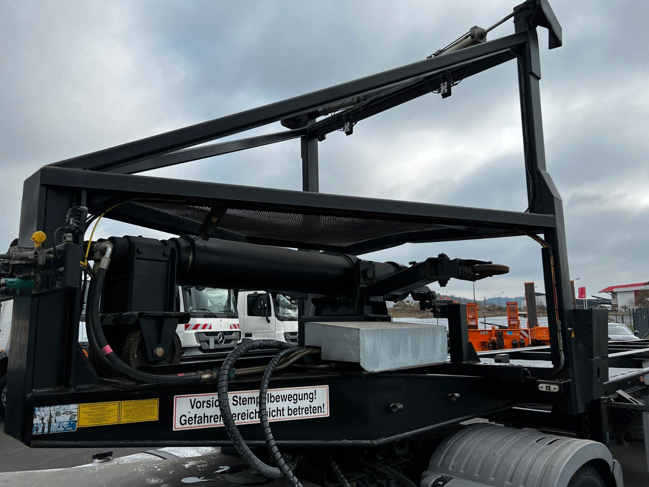 H&W 3- Achs Auflieger für Presscontainer H&W 3- Achs Auflieger für Presscontainer - Полуприцеп-контейнеровоз/ Сменный кузов: фото 3 H&W 3- Achs Auflieger für Presscontainer H&W 3- Achs Auflieger für Presscontainer - Полуприцеп-контейнеровоз/ Сменный кузов: фото 3