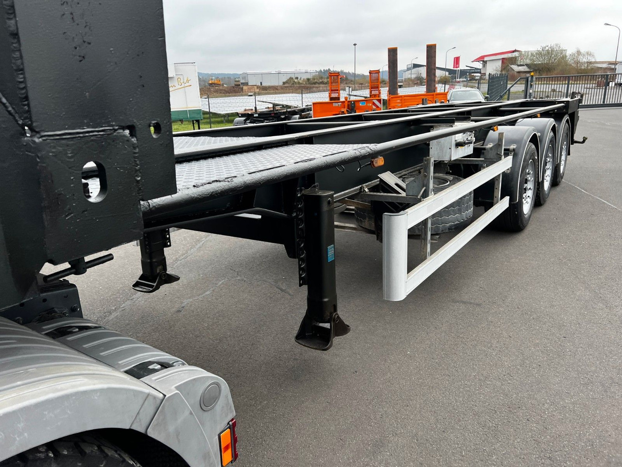 H&W 3- Achs Auflieger für Presscontainer H&W 3- Achs Auflieger für Presscontainer - Полуприцеп-контейнеровоз/ Сменный кузов: фото 4 H&W 3- Achs Auflieger für Presscontainer H&W 3- Achs Auflieger für Presscontainer - Полуприцеп-контейнеровоз/ Сменный кузов: фото 4