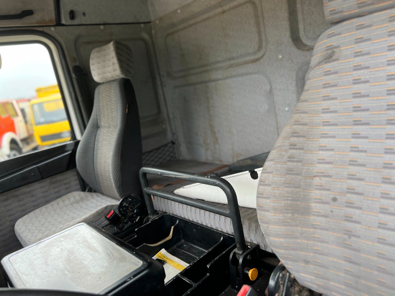 Грузовик для перевозки напитков MAN 14.272 Schwenkwand / Schadstoffmobil MAN 14.272 Schwenkwand / Schadstoffmobil: фото 9