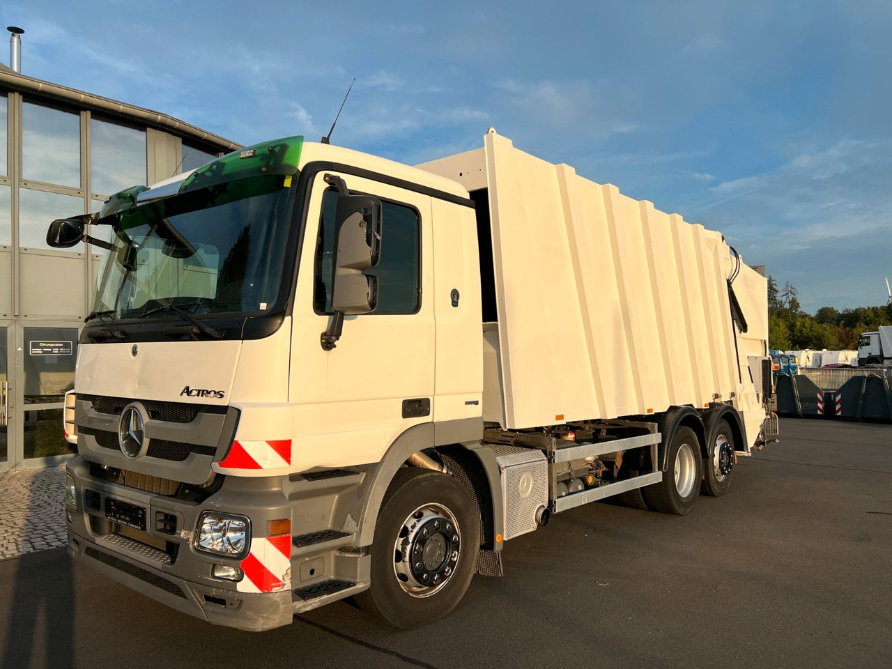 Mercedes-Benz Actros 2532 6x2 MP3 Faun Power Press 524 - Мусоровоз: фото 1 Mercedes-Benz Actros 2532 6x2 MP3 Faun Power Press 524 - Мусоровоз: фото 1