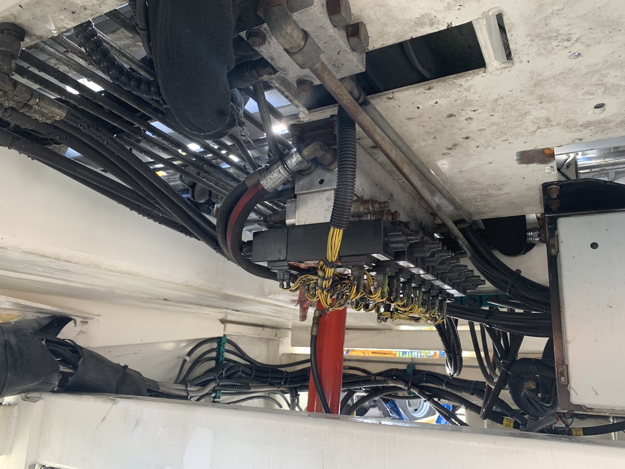 Перегружатель контейнеров и паллет Lower Deck Loader 7 tons FMC  Commander 15: фото 14