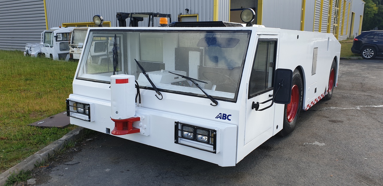 SOVAM K250 - Аэродромный тягач: фото 3 SOVAM K250 - Аэродромный тягач: фото 3