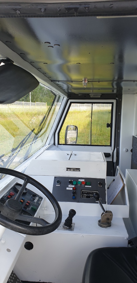 SOVAM K250 - Аэродромный тягач: фото 4 SOVAM K250 - Аэродромный тягач: фото 4