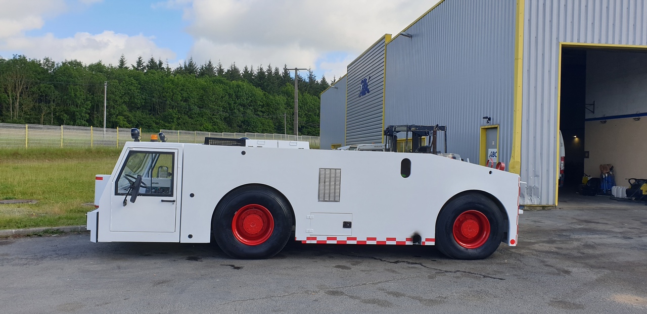 SOVAM K250 - Аэродромный тягач: фото 1 SOVAM K250 - Аэродромный тягач: фото 1