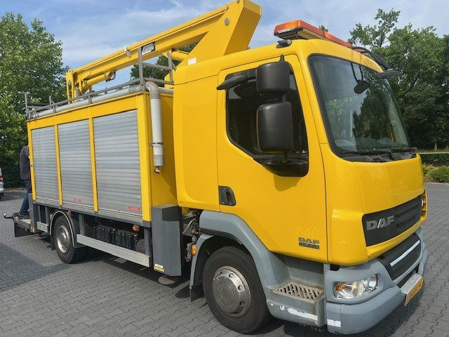 DAF LF 220 FA45.220 LF Custers T265-12.5 - Грузовик с подъемником: фото 2 DAF LF 220 FA45.220 LF Custers T265-12.5 - Грузовик с подъемником: фото 2