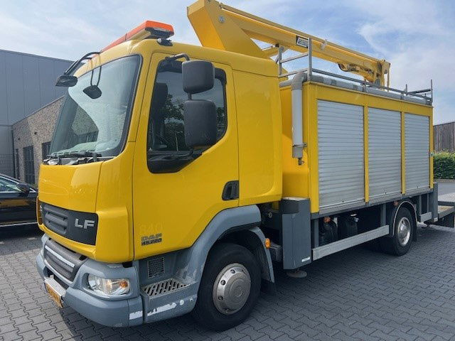 DAF LF 220 FA45.220 LF Custers T265-12.5 - Грузовик с подъемником: фото 1 DAF LF 220 FA45.220 LF Custers T265-12.5 - Грузовик с подъемником: фото 1