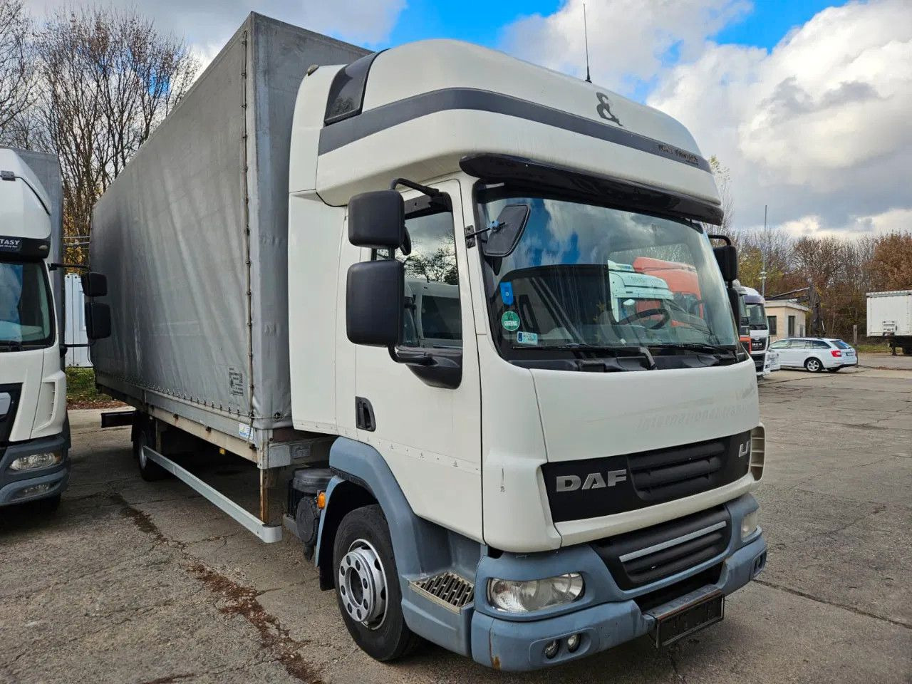 DAF LF 45.210 12t Euro5 EEV - Тентованный грузовик: фото 2 DAF LF 45.210 12t Euro5 EEV - Тентованный грузовик: фото 2