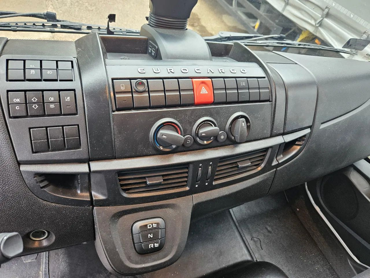 Грузовик с закрытым кузовом Iveco EuroCargo 120 - 210 BOX 12t Only 7554 km: фото 14 Грузовик с закрытым кузовом Iveco EuroCargo 120 - 210 BOX 12t Only 7554 km: фото 14